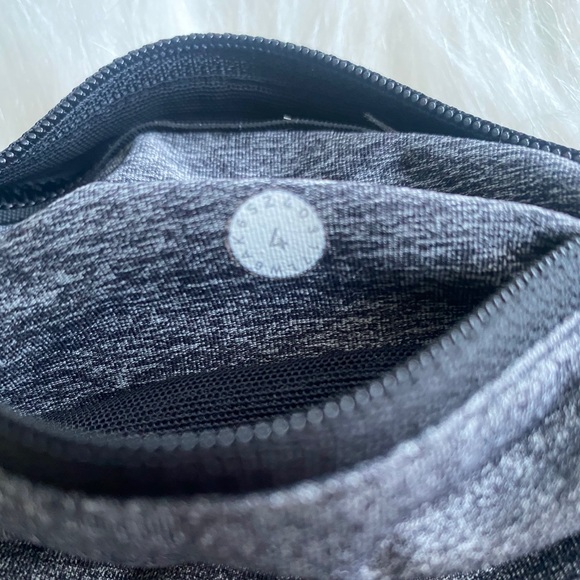 Lululemon Crops Size 4 - Picture 4 of 9